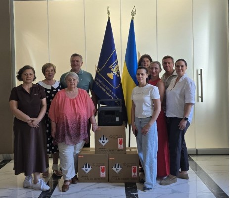 Сьогодні адвокатським сім’ям та династіям адвокатів Харківщини благодійниками передано зарядні станції Сьогодні адвокатським сім’ям та династіям адвокатів Харківщини благодійниками передано зарядні станції